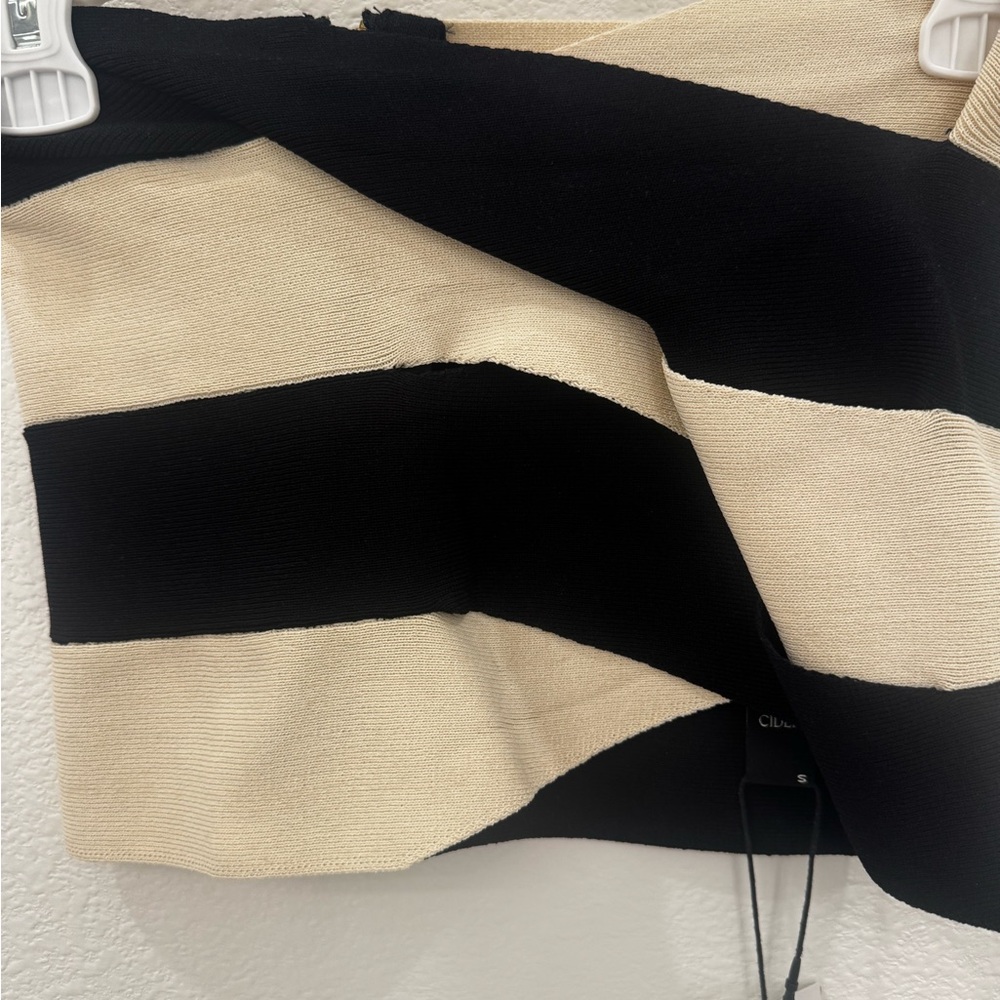 Cider Black and Cream Crop Top - Picture 2 of 6